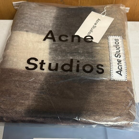 Acne Studios scarf - Picture 2 of 2